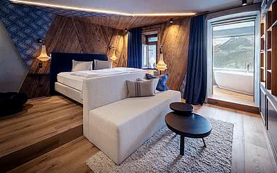 Hochzeits Suite Bett und Couch | Blaue Burg Falkenstein